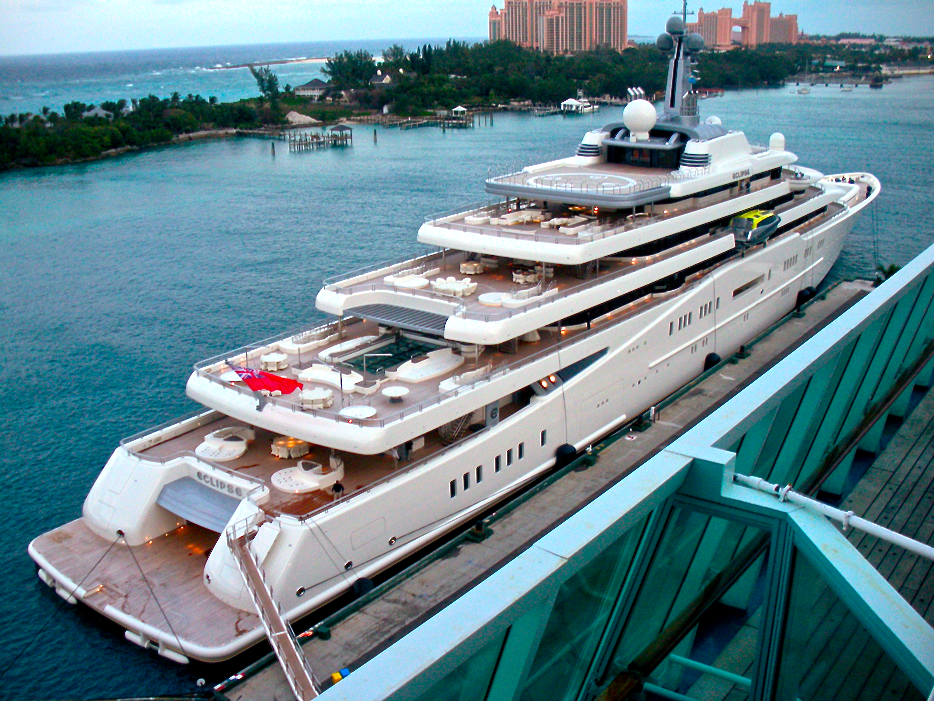 biggest yachts in the bahamas